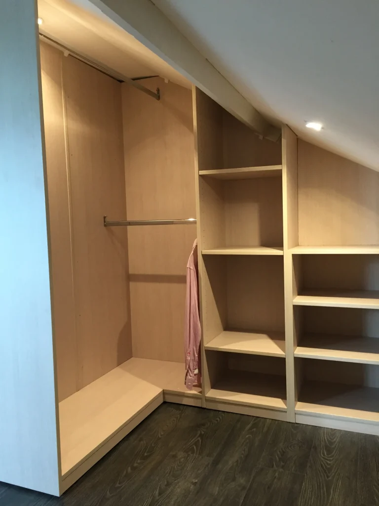 dressing sous comble sur mesure conception et fabrication et installation par creuse agencement mobilier sur mesure