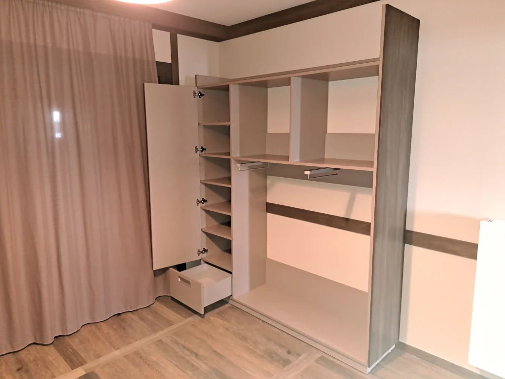 Mobilier sur mesure en creuse : dressing et rangement armoire