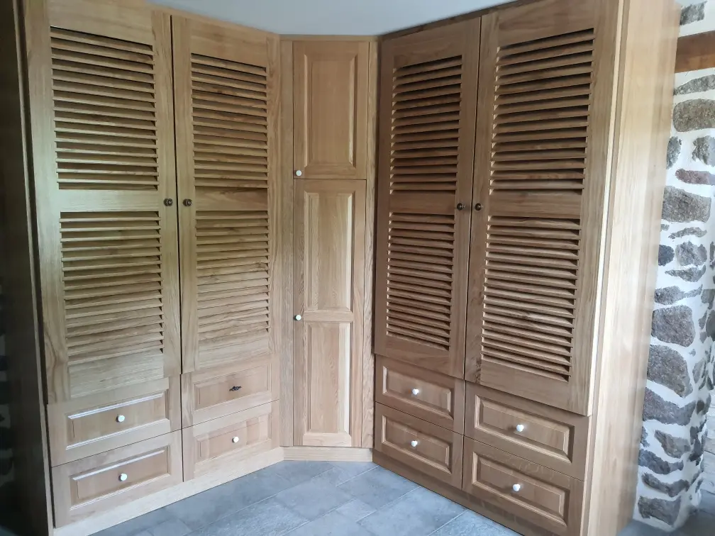 magnifique meuble penderie d'angle sur mesure en creuse