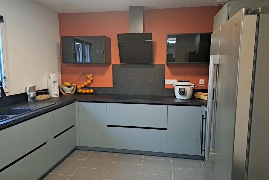 cuisine moderne grise terracotta cuisiniste Guéret